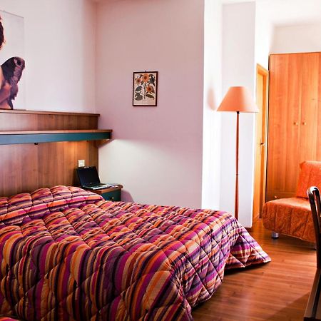 Hotel Los Angeles Asís Habitación foto